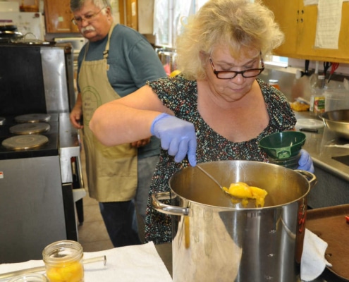 photo - food preservation - canning peaches - hal meng